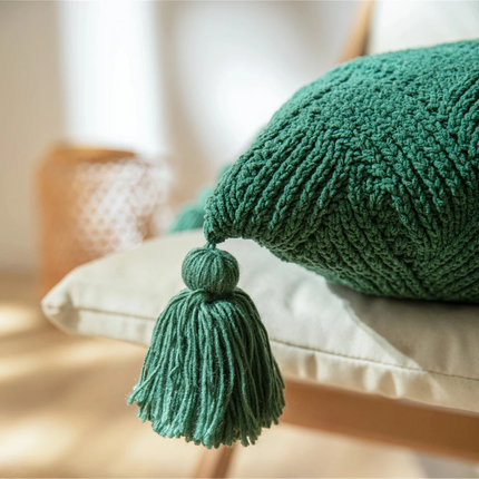 Housse de coussin à pompons en chenille faite à la main