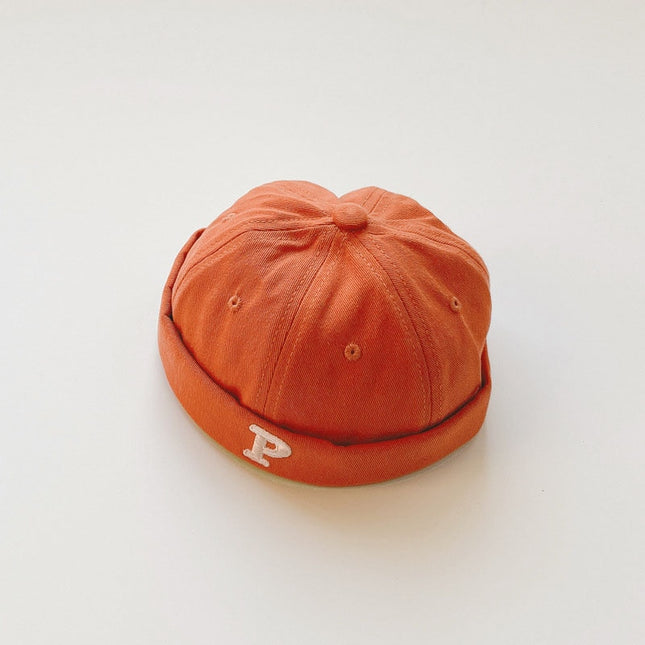 Gorro Docker para bebé con letras bordadas estilo vintage