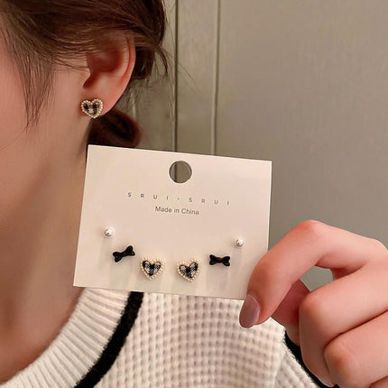 Chic Korean Heart Stud Earrings - Wnkrs