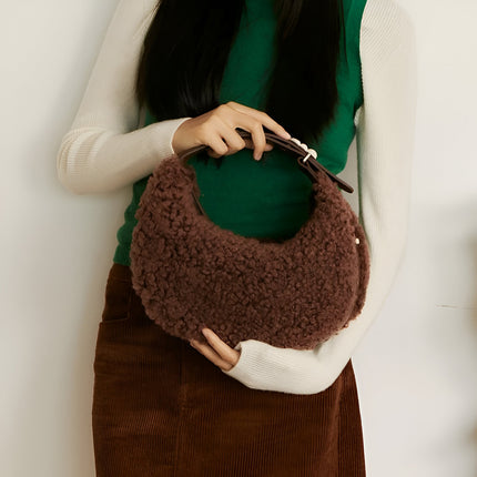 Bolso de invierno de lana mullida con forma de media luna