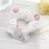Blanco con flores rosas