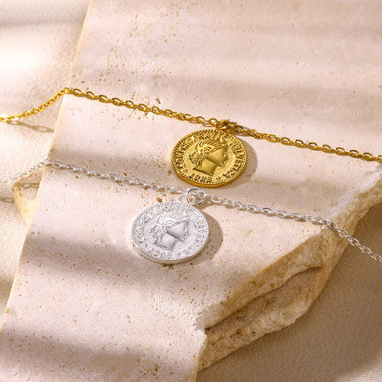 Elegante collar con colgante de moneda