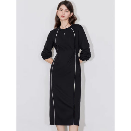 Robe pull de sport de couleur contrastante avec ceinture à cordon