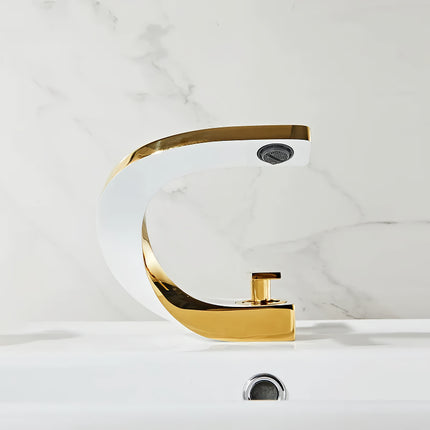 Elegante grifo para lavabo de baño de latón dorado y blanco