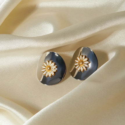 Boucles d'oreilles à tige en forme de marguerite plaquées or 18 carats