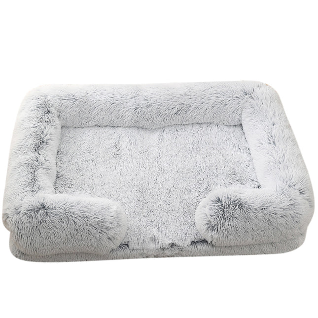 Lit douillet en peluche pour chien en hiver