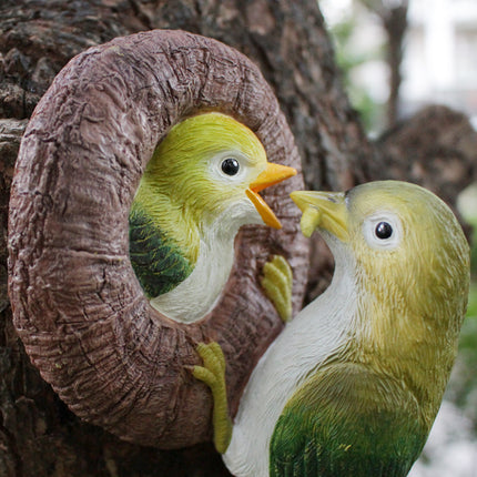 Charmante décoration de jardin en résine représentant un oiseau qui allaite