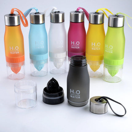 Bouteille d'eau portable avec infuseur de fruits de 650 ml