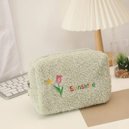 Bonita bolsa de cosméticos con flores bordadas