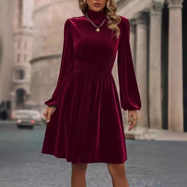 Elegante vestido de terciopelo de manga larga y cuello alto de color liso