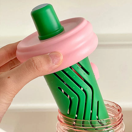 Bonita botella de agua Tritan de 650 ml con filtro para niñas y mujeres