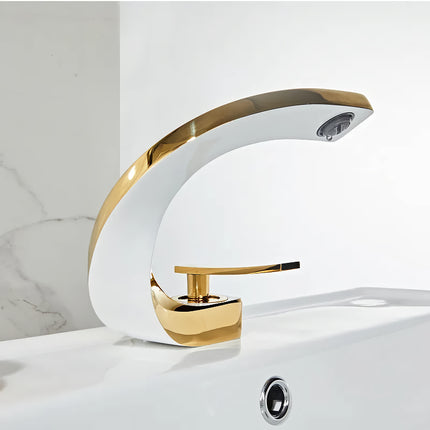 Elegante grifo para lavabo de baño de latón dorado y blanco