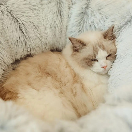 Cama de felpa para gatos con túnel