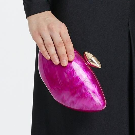 Cartera de lujo con forma de concha de acrílico y rosas