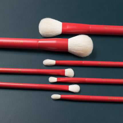 Ensemble de 7 pinceaux de maquillage rouges pour poudre, fard à paupières et blush