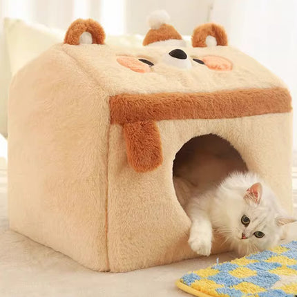 Acogedora casa para gatos y cama para perros en invierno