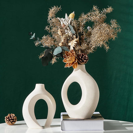 Ensemble de vases européens en céramique blanche