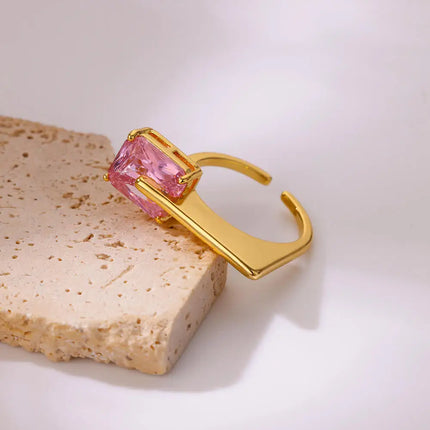 Bague tendance plaquée or avec zircon carré rose