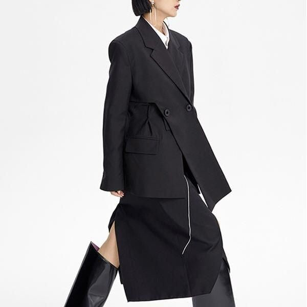 Blazer con aberturas cruzadas irregulares