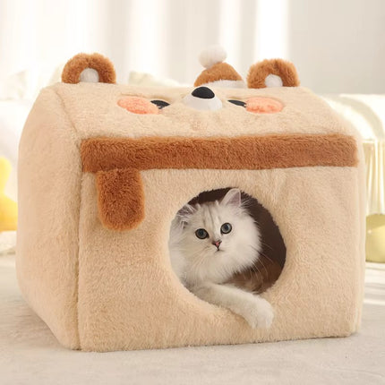 Acogedora casa para gatos y cama para perros en invierno