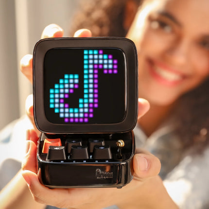 Altavoz Bluetooth con diseño retro de píxeles