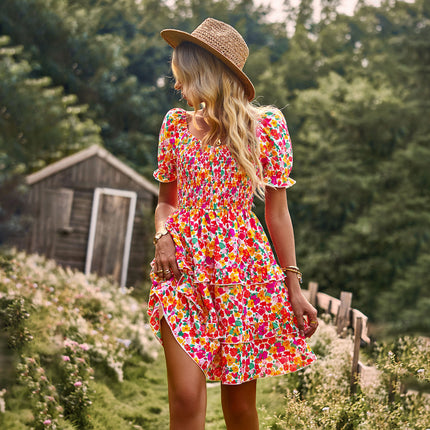 Vestido corto estampado con falda de pastel y un hombro