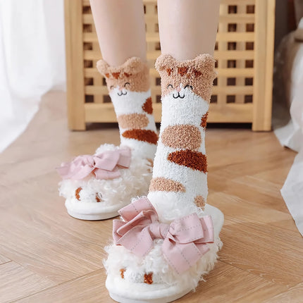 Calcetines cálidos de forro polar con bonitos dibujos de gatitos para interiores: diseño de garra de gato kawaii