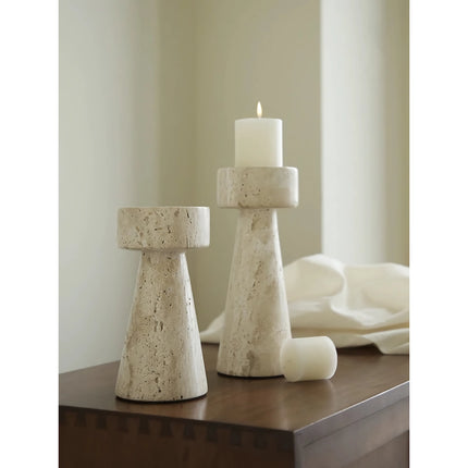 Candelabro minimalista de mármol travertino para una decoración elegante