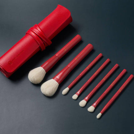 Ensemble de 7 pinceaux de maquillage rouges pour poudre, fard à paupières et blush