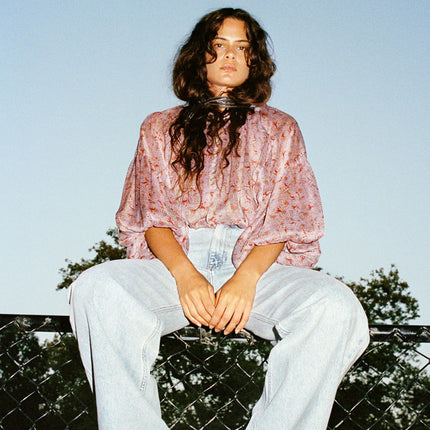 Retro Women's Shirt with Round Neck - Wnkrs