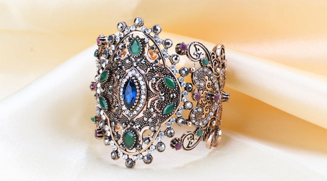 Women's Vintage Cuff Bracelet - Wnkrs