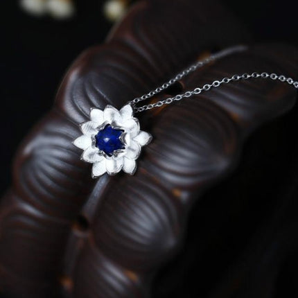 Charming Lotus Shaped Silver Women's Pendant Necklace - Wnkrs