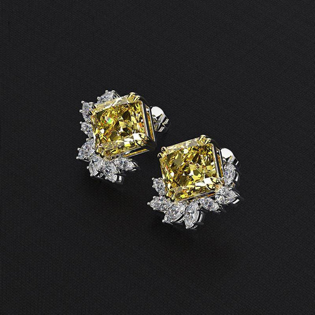 11 Carats Square Flower Stud Earrings - wnkrs