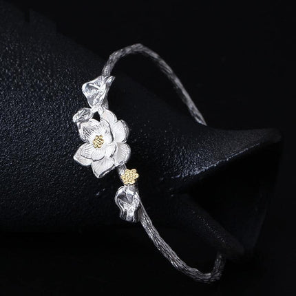 Elegant Vintage Flower Shaped Silver Bangle - Wnkrs