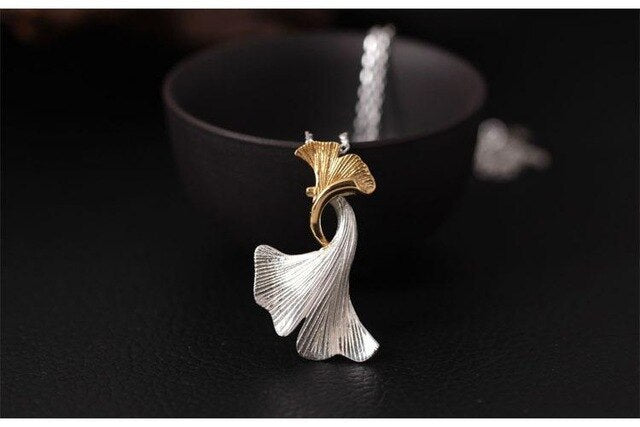 Elegant Ginkgo Shaped Silver Women's Pendant - Wnkrs