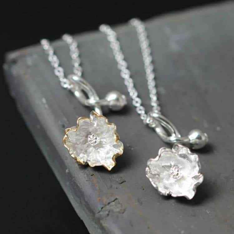 Elegant Vintage Flower Shaped Silver Pendant Necklace