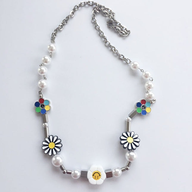 K-pop Beaded Daisy Necklace - Wnkrs