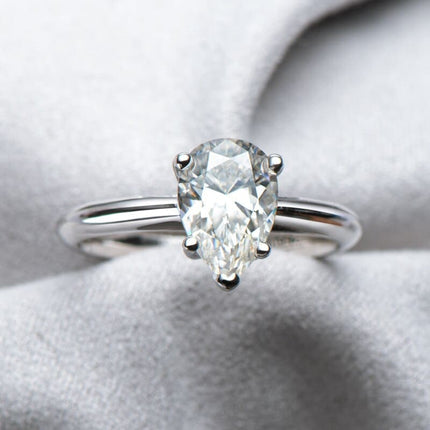 2 Carats Ring with Real Moissanite Stone - wnkrs