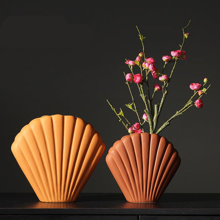 Shell Shaped Ceramic Vase - wnkrs