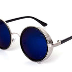 Montura plateada y lentes azules.