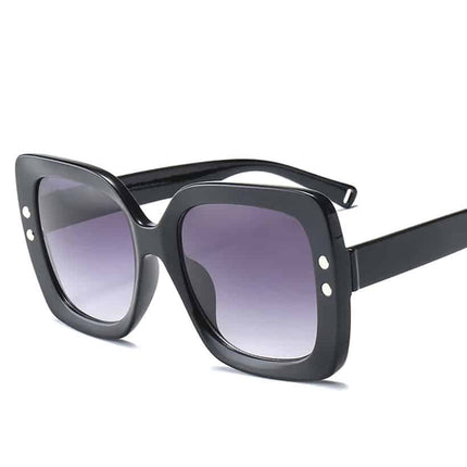 Elegant Vintage Style Oversize Women's Sunglasses - wnkrs